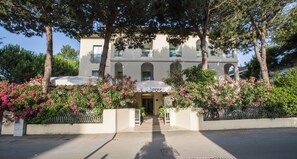 Exterior - Hotel Dover Rooms & Coffee (Cervia)