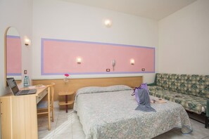 Superior Double Room, Balcony, Garden View | Desk - Hotel Dover Rooms & Coffee (Cervia)