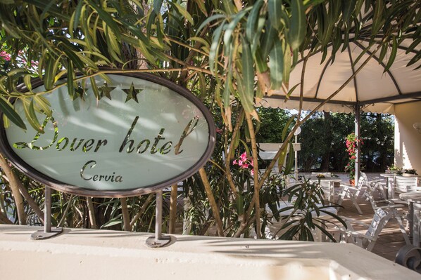 Exterior detail - Hotel Dover Rooms & Coffee (Cervia)
