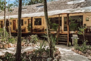 Felles sovesal, 1 soverom, hageutsikt | Terrasse/patio