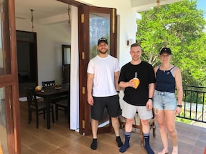 Vila Superior, balkon, pemandangan kolam renang | Tempat makan outdoor