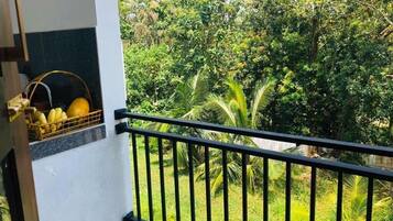 Villa SupĂ©rieure, balcon, vue piscine | Enceinte de lâhĂ©bergement