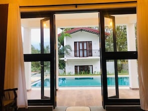 Villa Deluxe, balcon, vue piscine | Intérieur