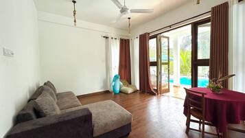 Deluxe Villa, Balcony, Pool View | Living area