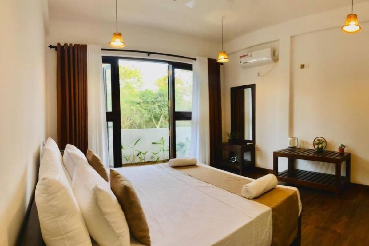 Deluxe Villa, Balcony, Pool View | Cribs (free), WiFi (free), bed sheets