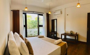 Vila luxo, sacada, vista para a piscina | Berços grátis, Wi-Fi de cortesia, roupa de cama