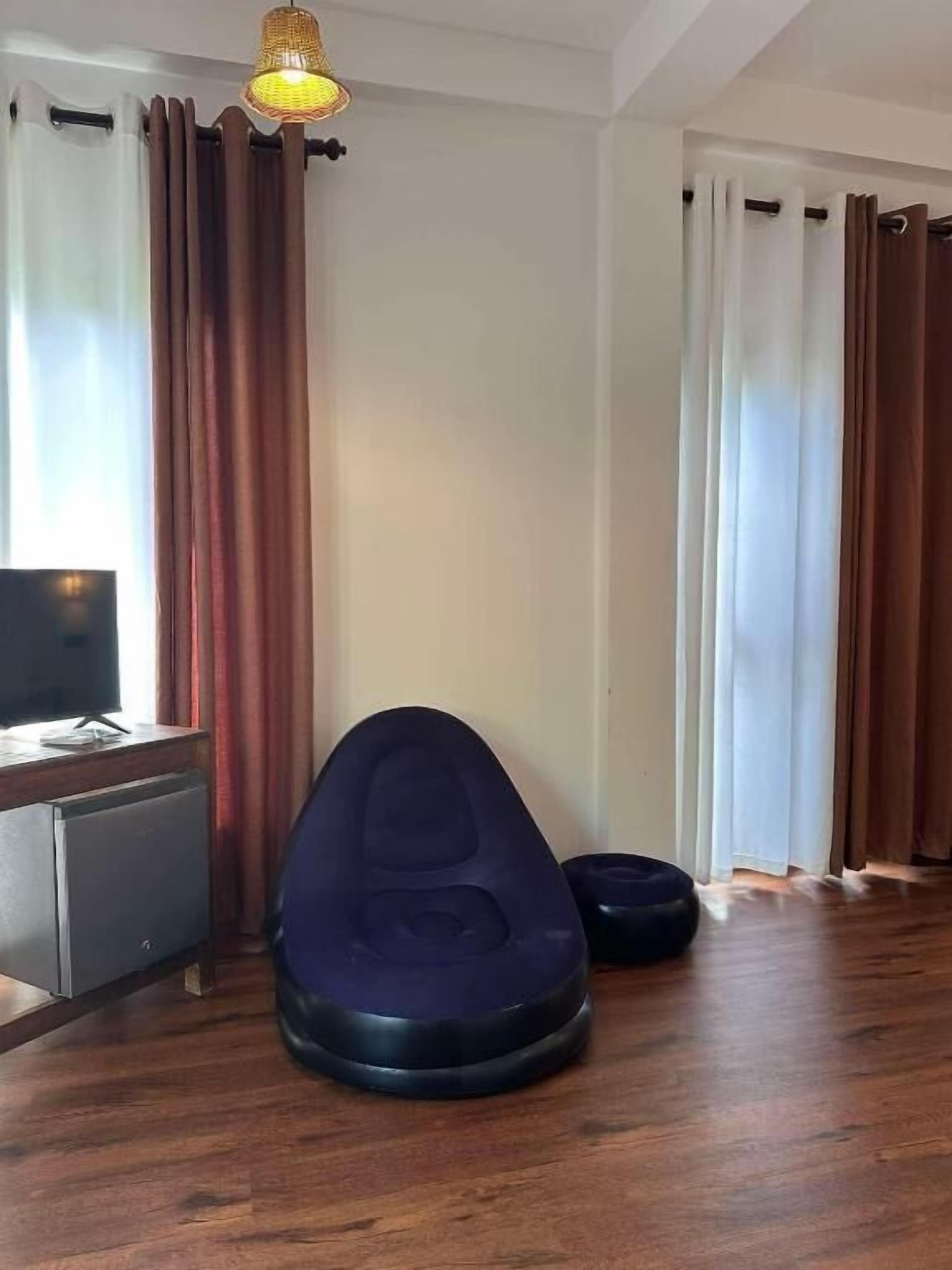 Deluxe Room, Patio, Garden View | Interior