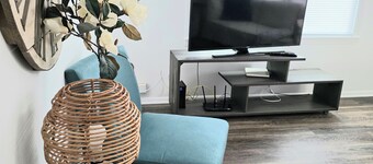Gorgeous Updated 2-Bedroom Cottage Near Mount Mary University & Mayfair Mall