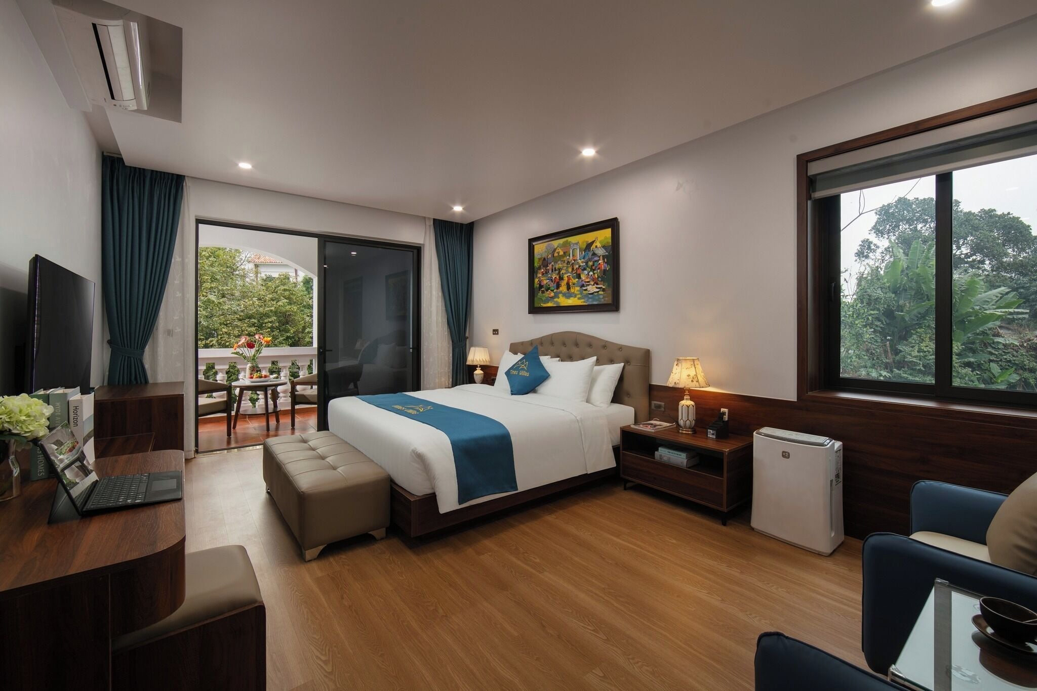 무료 미니바, 각각 다른 스타일의 인테리어, 각각 다르게 가구 비치, 책상