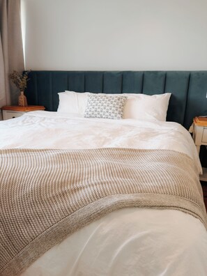WiFi, bed sheets