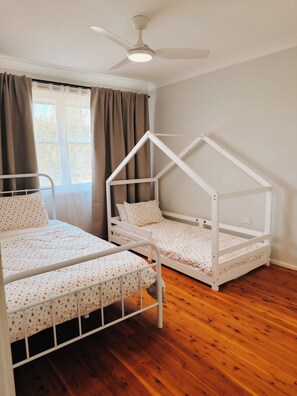 WiFi, bed sheets