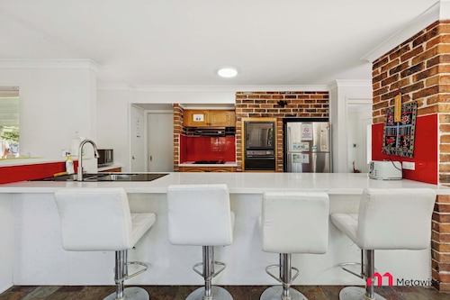 MetaWise Cozy Family Room5 in Shared Home Free Parking