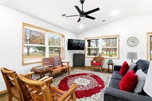 Smart TV - Cozy Home w/ Lake Camelot Access & EV Charger (Nekoosa)