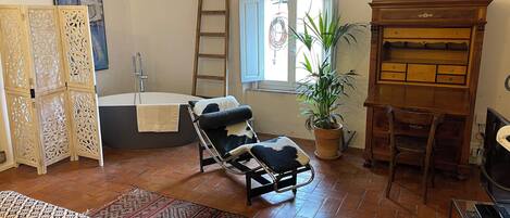 2 habitaciones, tabla de planchar con plancha, wifi y ropa de cama