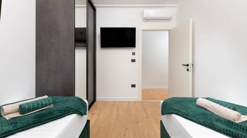 Lakeside Luxury Retreat in the Heart of Tushemisht