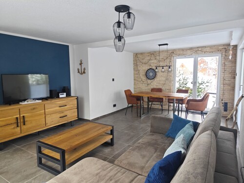 Vacation home on the Elbe dyke with large garden & private water access