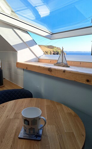 Popular Coastal Apartment with Sea Views Nolton Haven. Pet friendly.