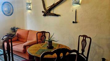 House, 1 Bedroom, Smoking, Patio | Living room