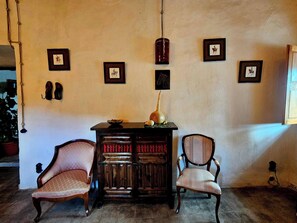 House, 1 Bedroom, Smoking, Patio | Living room
