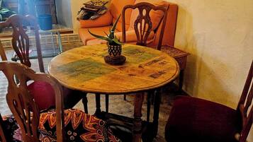 Casa, 1 habitación, fumadores, patio | Comedor