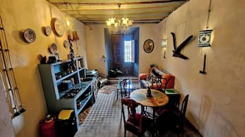 House, 1 Bedroom, Smoking, Patio | Dining room