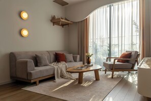 Free minibar, individually decorated, individually furnished, desk - CharmCham house (Hanoi)