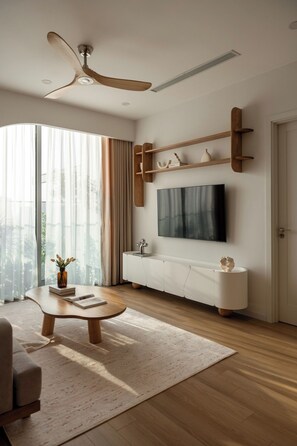 Free minibar, individually decorated, individually furnished, desk - CharmCham house (Hanoi)