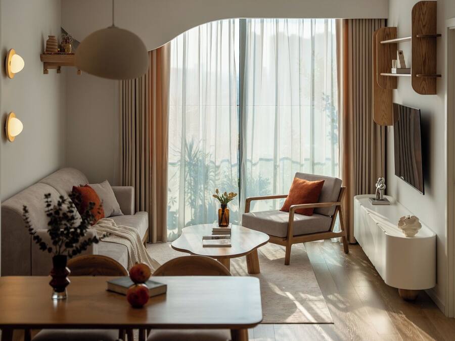 Free minibar, individually decorated, individually furnished, desk