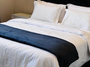 3 habitaciones, tabla de planchar con plancha, wifi y ropa de cama