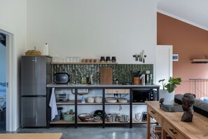 Fridge, microwave, stovetop, coffee/tea maker -  Bordering the lake, quiet and peaceful, close to the beach and town, welcome!! (Sedgefield)