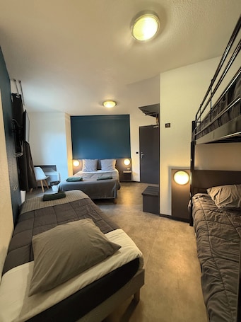 Habitación familiar | Sistema de insonorización, wifi gratis, accesible en silla de ruedas. Hôtel la nonette