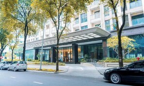 Front of property - Sunny Madison Luxury Residence (Distric one)