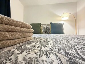 1 bedroom, iron/ironing board, WiFi, bed sheets - BMC | 7 Maynard Court - 1BR Flat (Enfield) (Enfield)