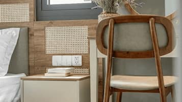 Villa Deluxe, balcón, vista al patio | Escritorio, espacio para trabajar con laptop y insonorización