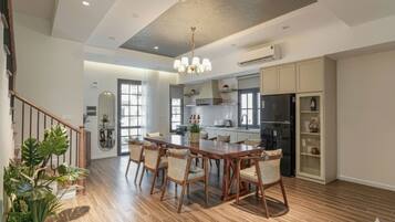 Deluxe Villa, Balcony, Courtyard View | Dining