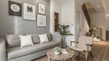 Deluxe Villa, Balcony, Courtyard View | Living area