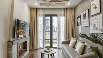 Deluxe Villa, Balcony, Courtyard View | Living area