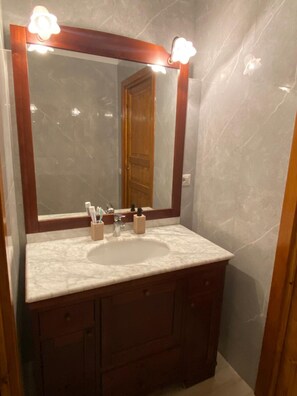 Hair dryer, towels, toilet paper - Loft in the Heart of Milan (Milano)