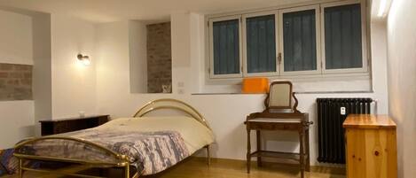 1 bedroom, iron/ironing board