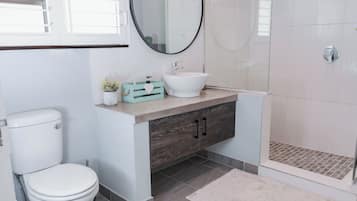 Dusche, Handtücher, Toilettenpapier
