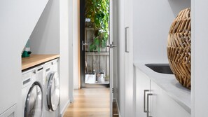 Interior - Footscray Oasis (Footscray)