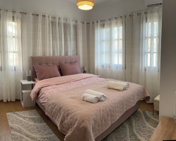 3 bedrooms, iron/ironing board, Internet, bed sheets - Spacious 3-Bedroom Historic Home inside the Byzantine Castle (Ιωάννινα)