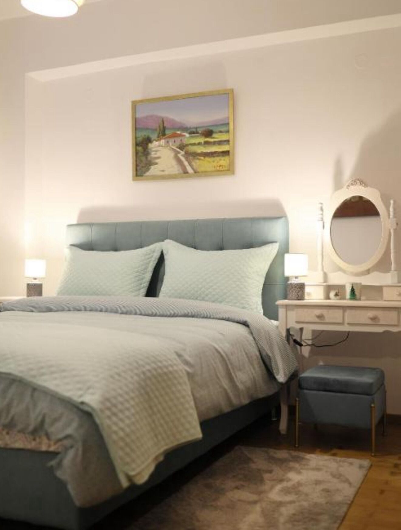 3 bedrooms, iron/ironing board, internet, bed sheets