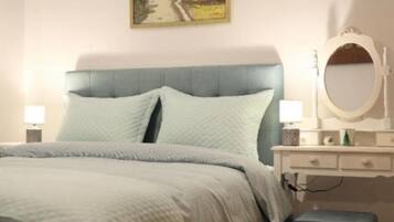 3 bedrooms, iron/ironing board, internet, bed sheets