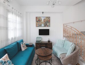 Televisión y chimenea 