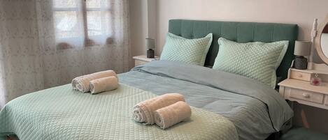 3 habitaciones, tabla de planchar con plancha y acceso a internet