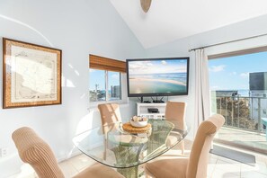 Interior - Lovely 2 BD with a loft and outdoor pool just steps to the beach. (Ocean City)