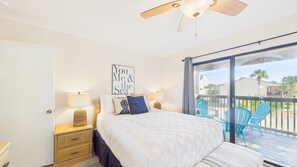 2 bedrooms, free WiFi, bed sheets, wheelchair access - Portside Paradise SC4-Steps to Beach-Sleeps 5 (Panama City Beach)