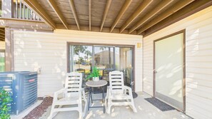 Outdoor dining - Portside Paradise SC4-Steps to Beach-Sleeps 5 (Panama City Beach)