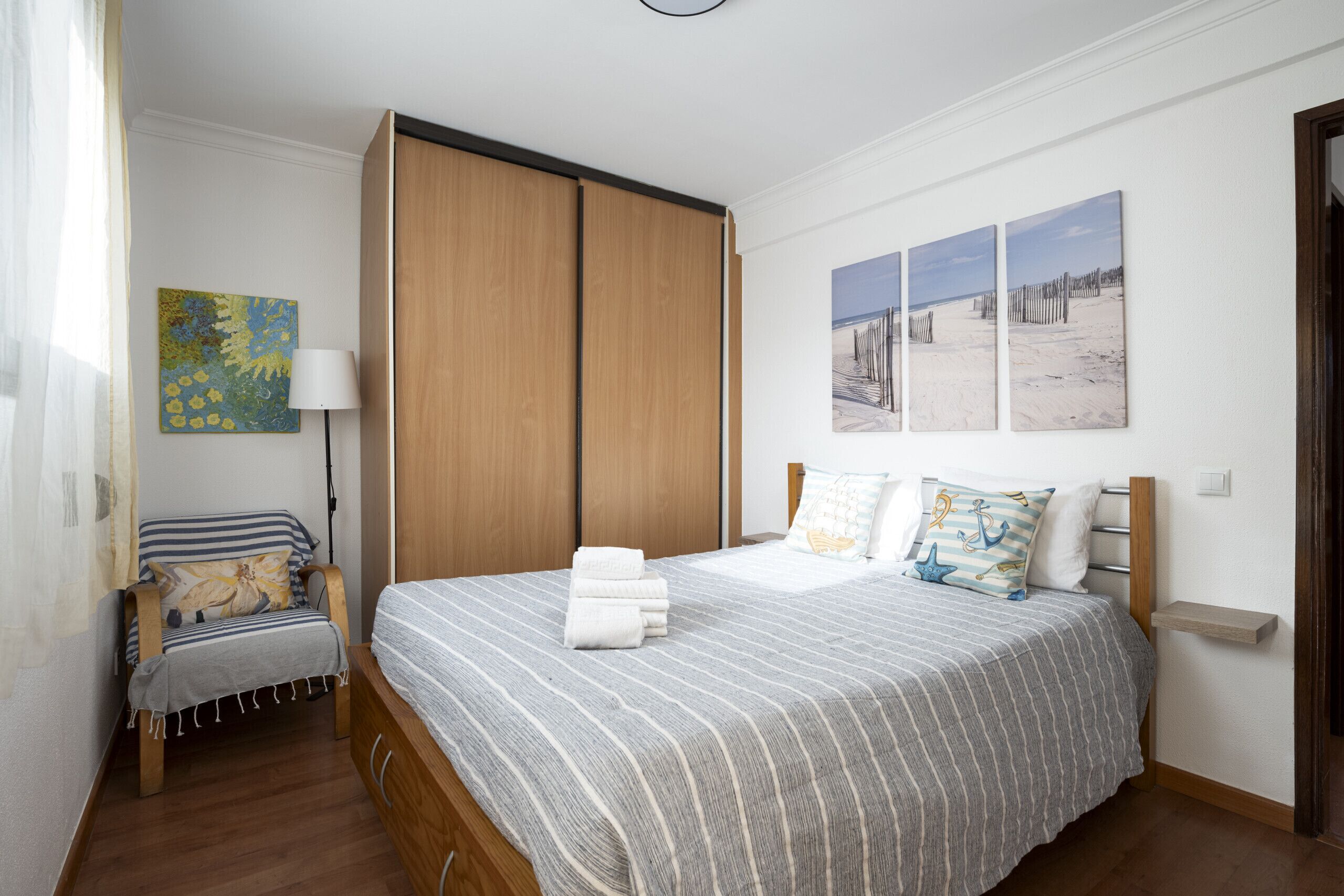 2 chambres, fer et planche à repasser, Wi-Fi gratuit, draps fournis